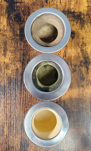 Comment curer un maté neuf — 3 étapes du curage : du bois clair au vert final, grâce aux tanins de la yerba