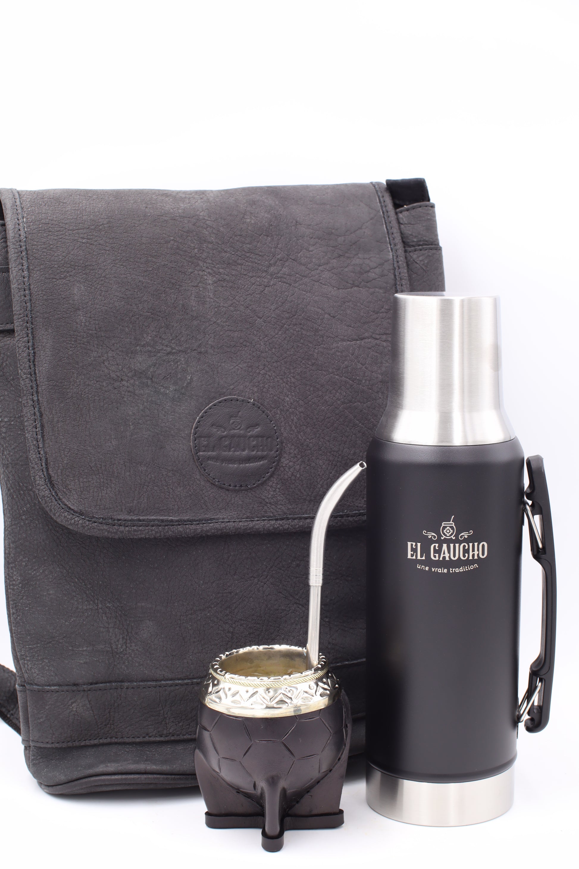 Kit Maté Nomade Urban Black : Comprend sac à dos ordinateur, thermos et calebasse Uruguayenne Camionero noire sculptée motif B.
