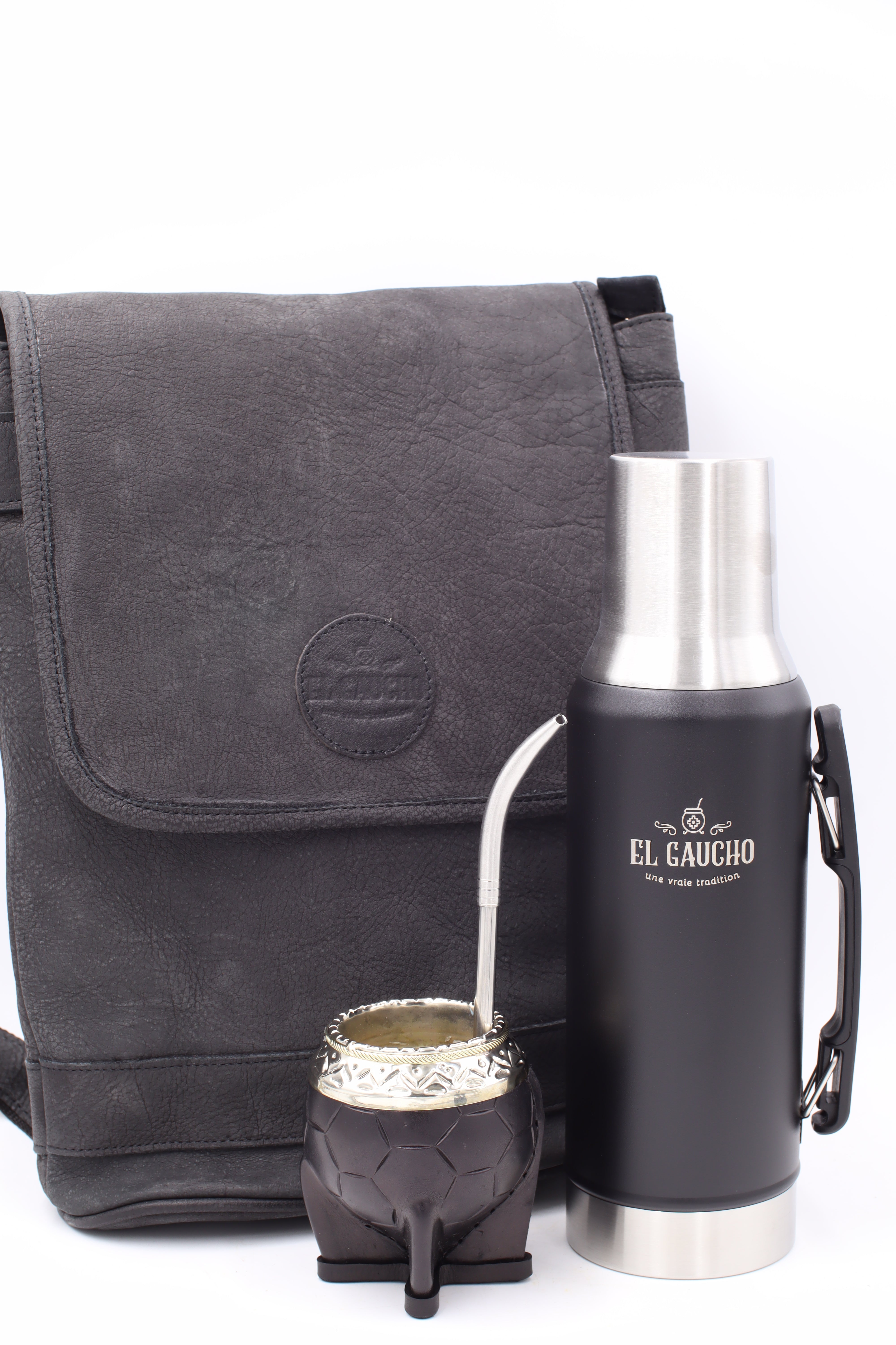 Kit Maté Nomade Urban Black : Comprend sac à dos ordinateur, thermos et calebasse Uruguayenne Camionero noire sculptée motif B.