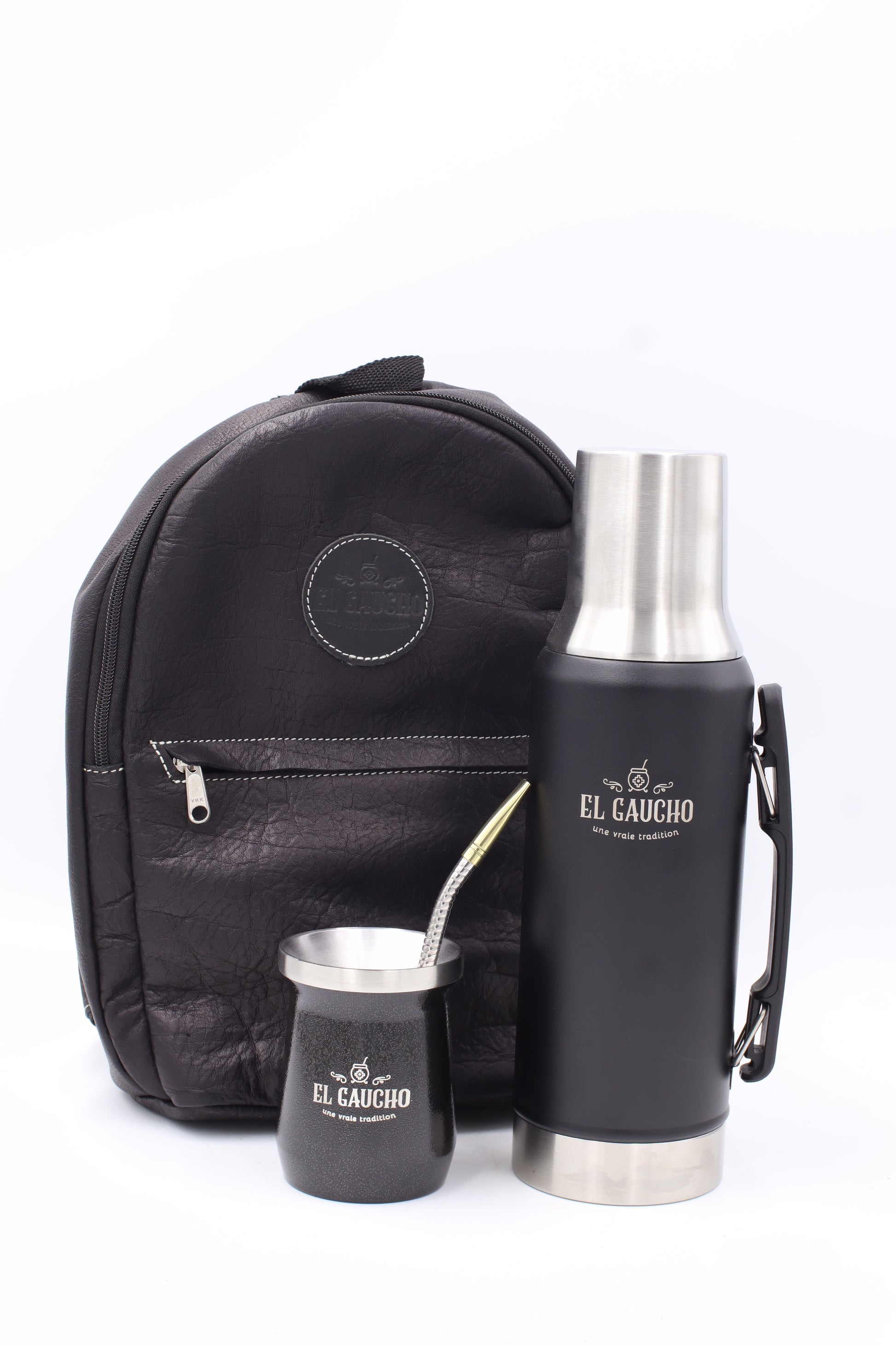 Sac à dos matero GAUCHA en cuir de buffle noir avec set à maté complet : thermos et bombilla.