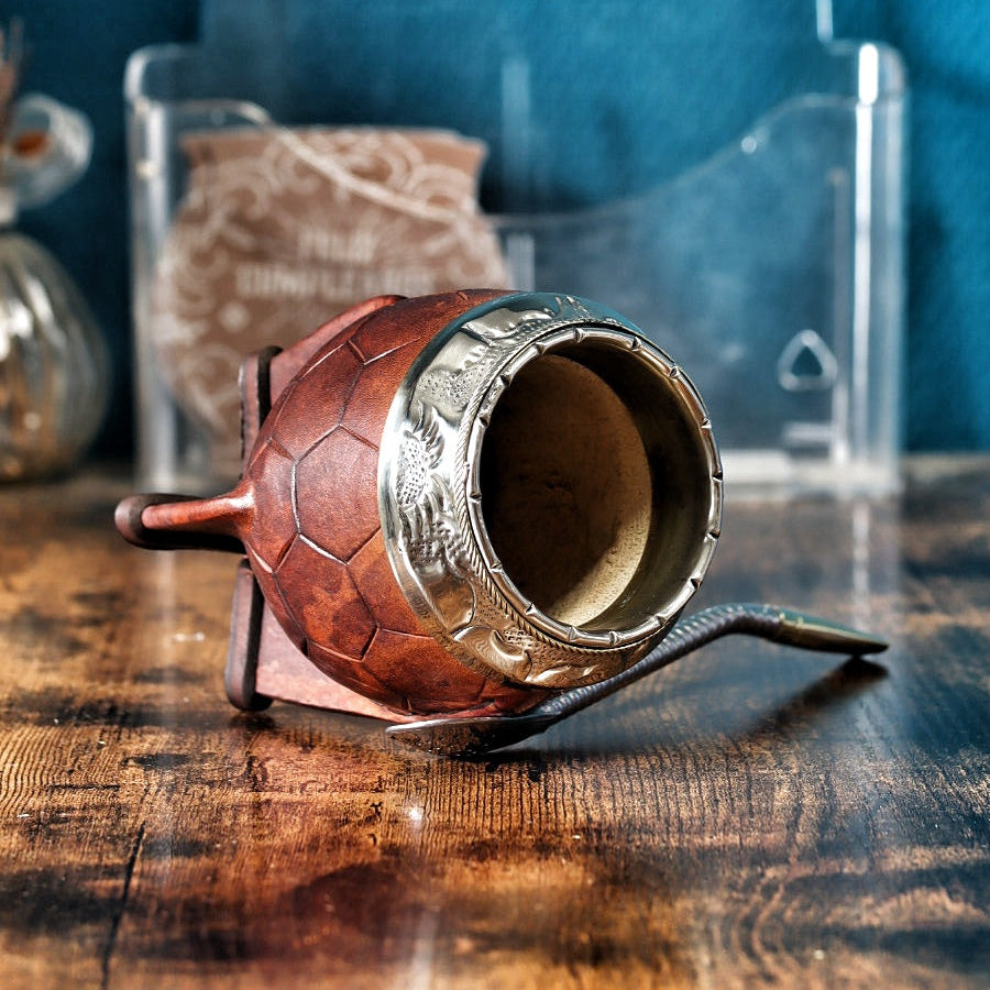 Vue intérieure d'un maté Torpedo Impérial montrant la virole ciselée