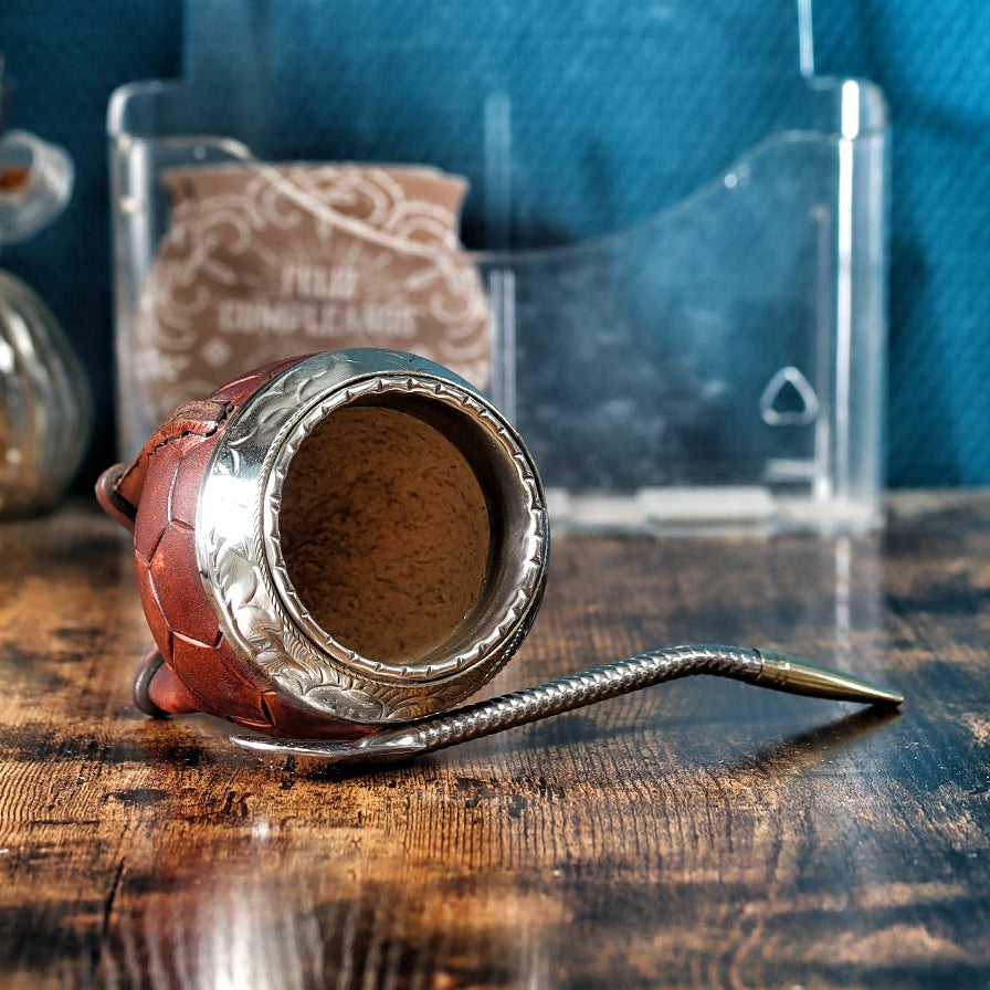 Maté Torpedo marron gravé ballon de foot avec bombilla inox, 250ml de capacité.