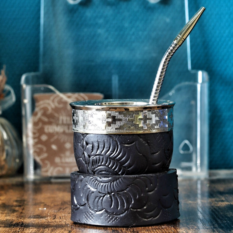 Maté Impérial Noir Labrado Floral avec virole ciselée Vagues et Pampa. Bombilla incluse.