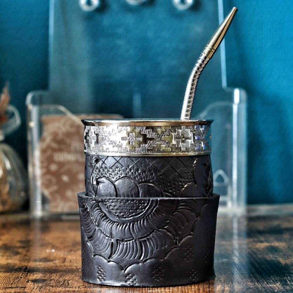 Maté Impérial Noir Labrado sculpté main avec bombilla inox. Pièce unique argentine.