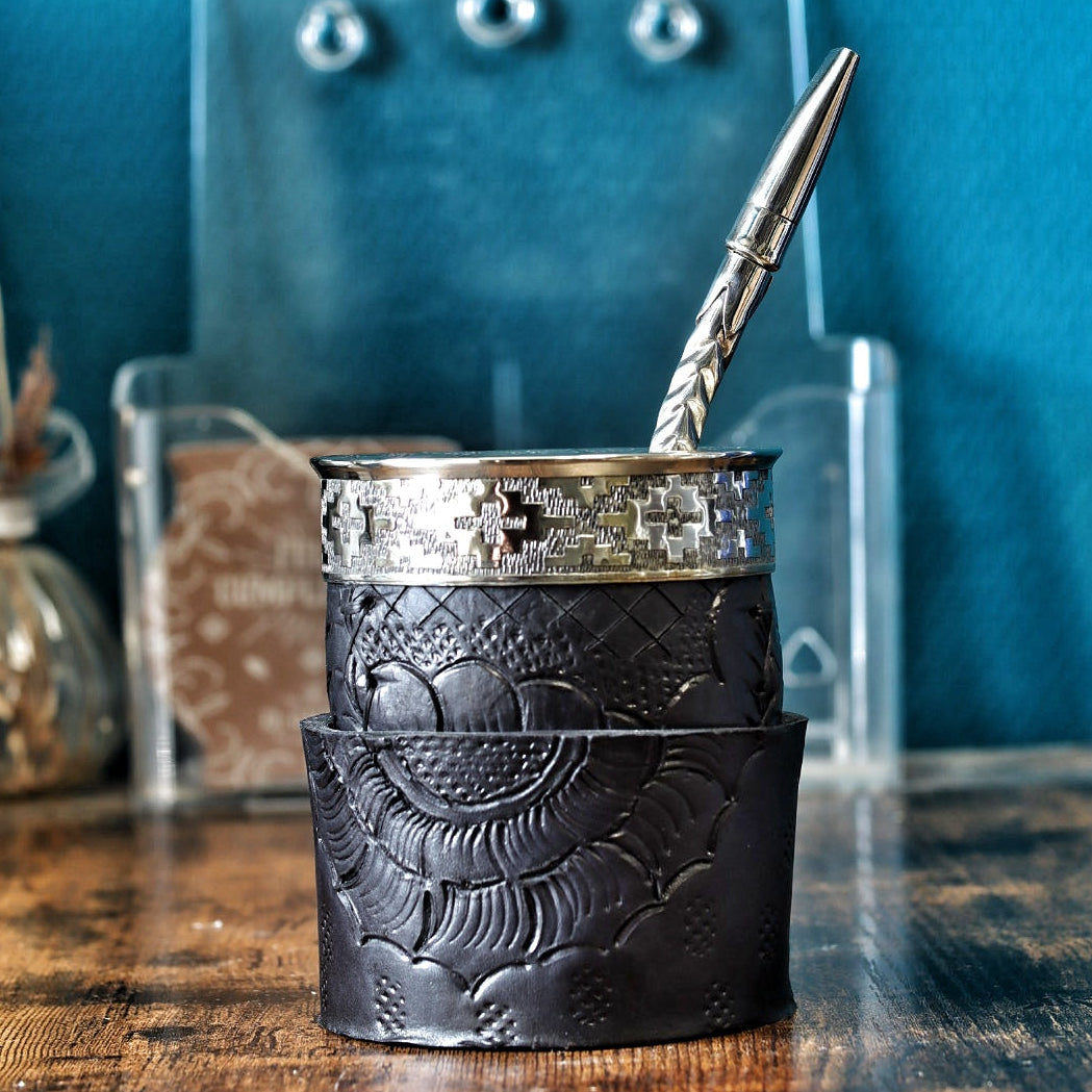 Maté Impérial Noir Labrado sculpté main avec bombilla inox. Pièce unique argentine.