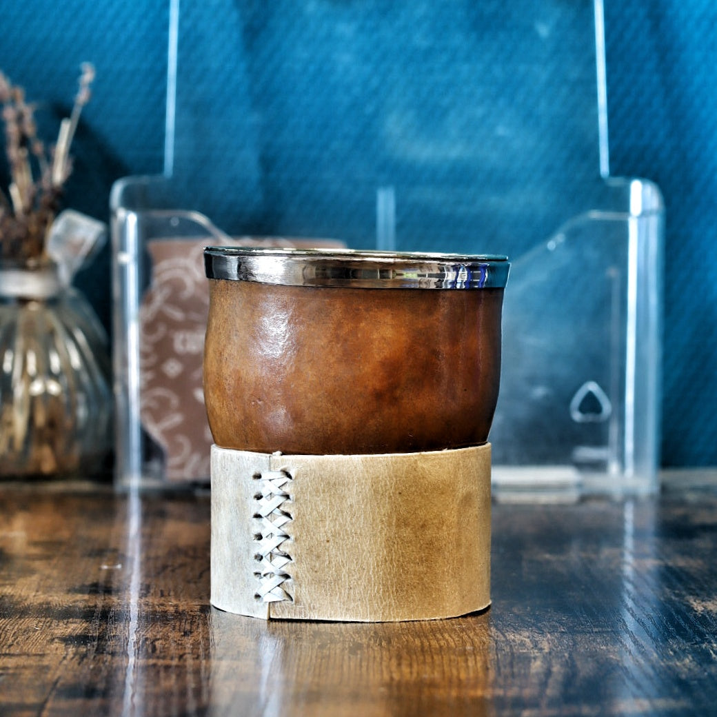 Calebasse camionero Virola Inversée 260 ml vue de dos, montrant la courbe naturelle de la courge.