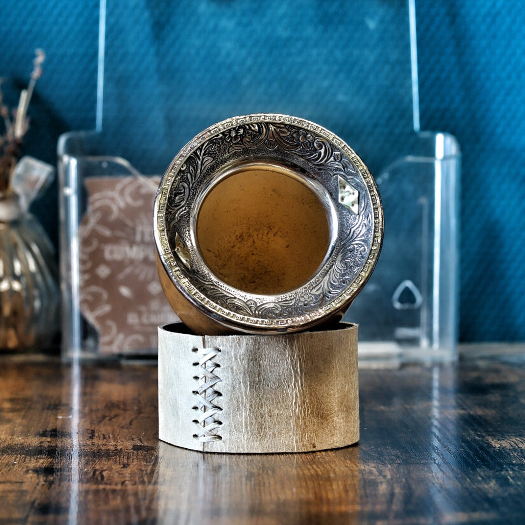 Calebasse camionero Virola Inversée 260 ml vue latérale droite, mettant en valeur la forme arrondie et la finition brillante.