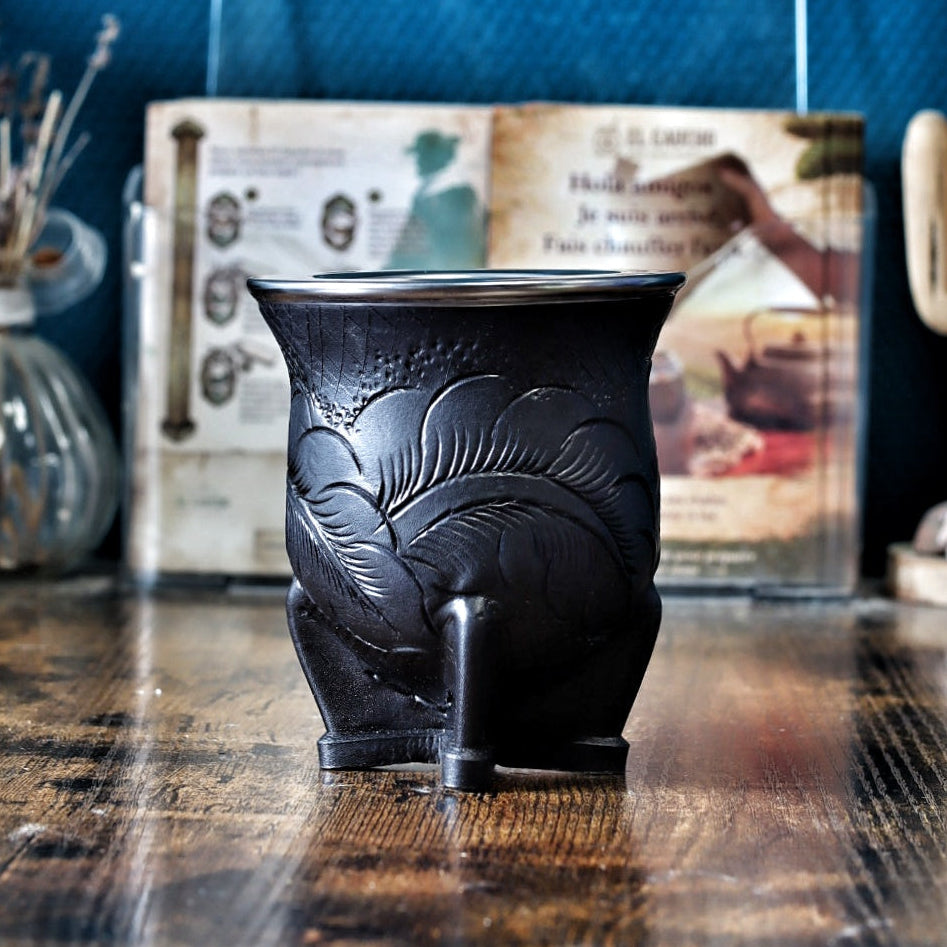 Maté Camionero Uruguayen Motif D — vue principale, cuir repoussé et virola inox 260ml