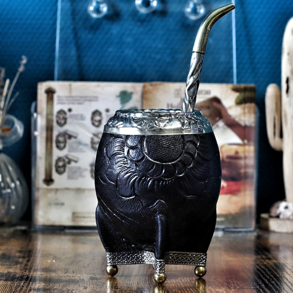 Maté Torpedo noir labrado avec bombilla en acier inox et finitions bicolores bronze.