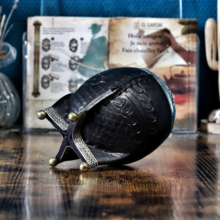 : Gros plan sur le relief du cuir noir labrado sculpté artisanalement.