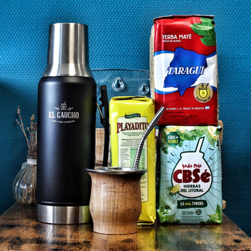 Pack Gaucho complet avec Maté Camionero Caroubier, bombilla, trio de yerba mate (1.5kg) et Thermo Gaucho 1,2L Noir.
