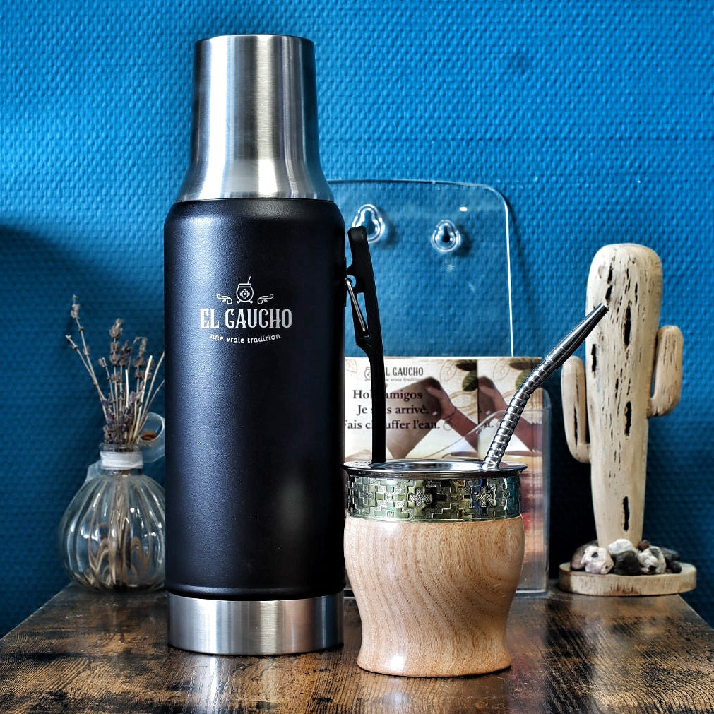 Pack matériel premium avec Thermo Gaucho 1,2L noire, Maté Impérial Barril pampa en bois et bronze, et bombilla inox 