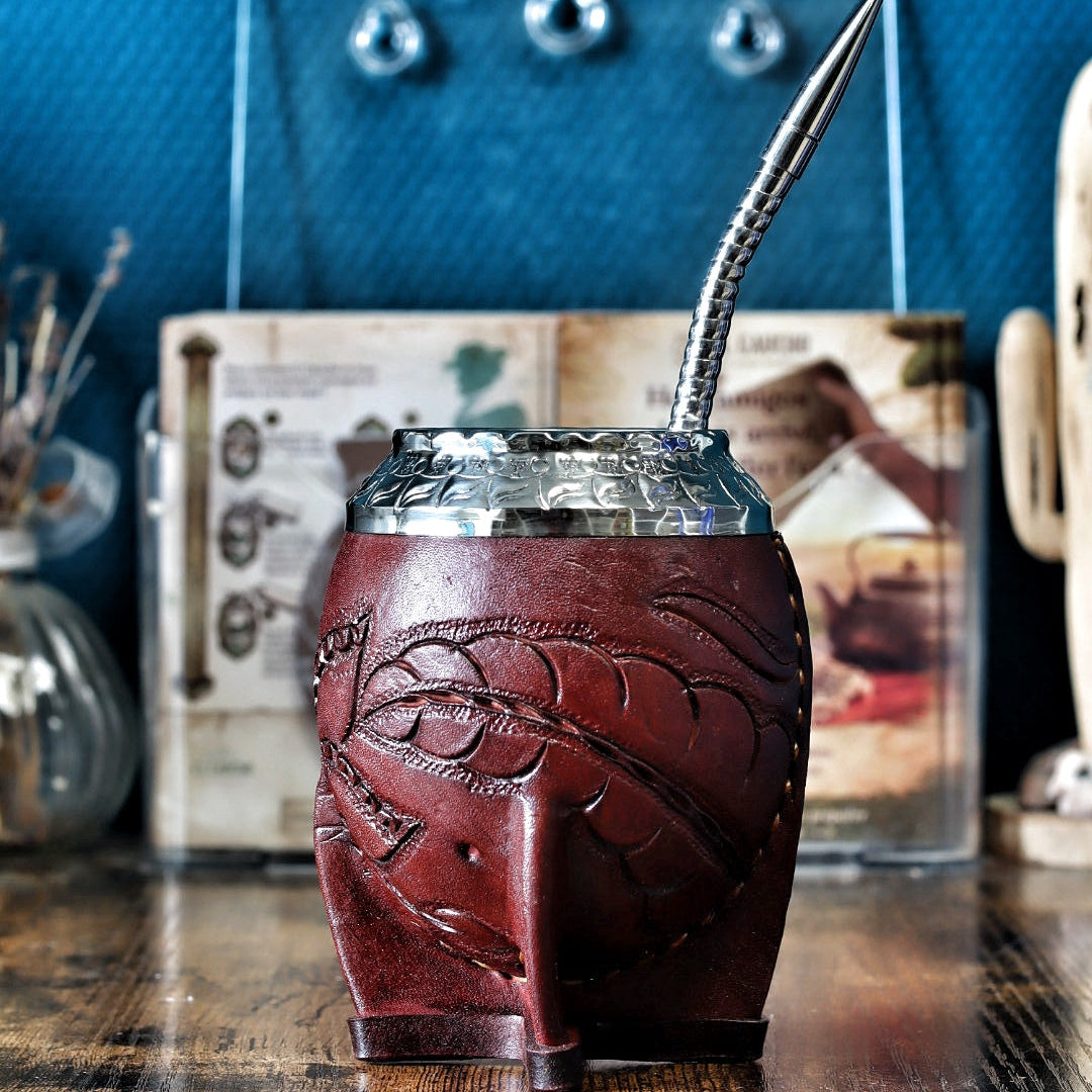 Maté Torpedo labrado borravino (Pièce N°2) avec motifs de feuilles sculptés, virole ciselée et bombilla inox incluse