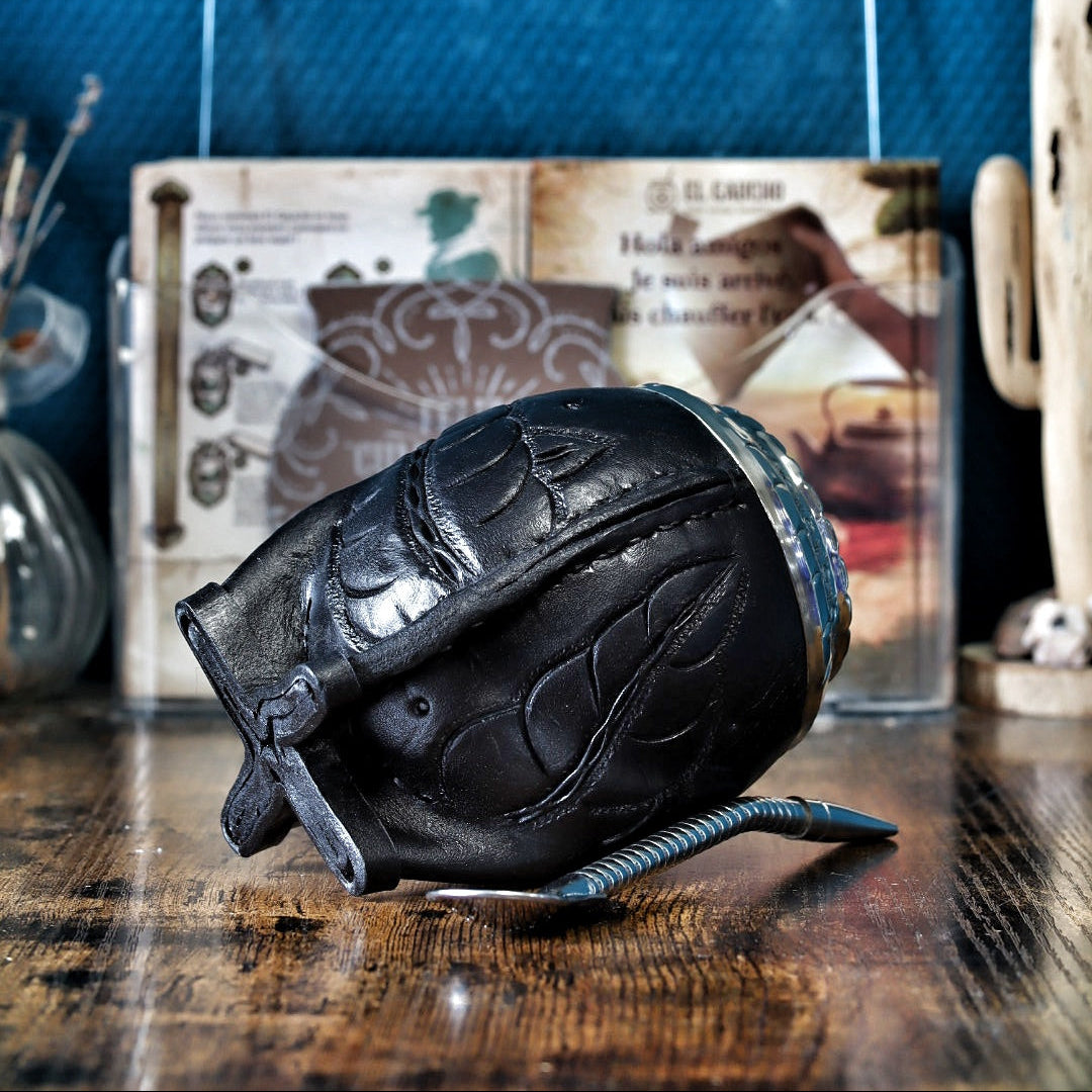 Vue de la base du maté torpedo noir montrant les 4 pieds renforcés garantissant une stabilité parfaite.