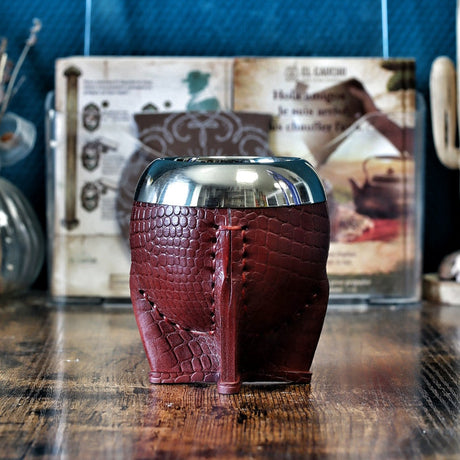 Maté Torpedo Croco Joyero en cuir borravino texture crocodile avec virole en Alpaca étincelante.
