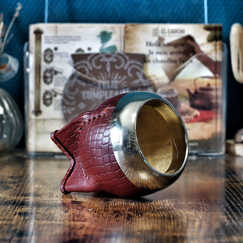 Maté Torpedo Croco Joyero en cuir borravino texture crocodile avec virole en Alpaca étincelante.