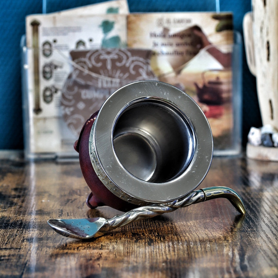 Maté Impérial Inox Borravino couché montrant l intérieur en acier inoxydable double paroi et la virole, avec le bombillón