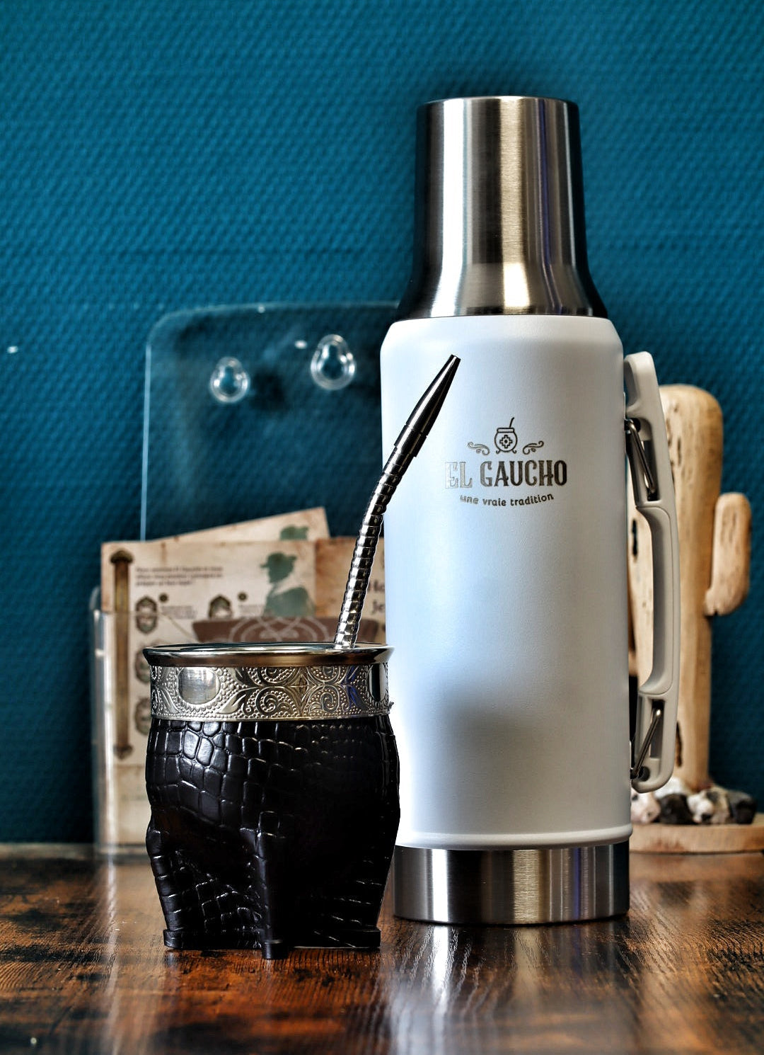 Combo Maté Impérial Deluxe Croco Abstrait noir avec Thermo Gaucho Blanc 1,2 L et bombilla inox