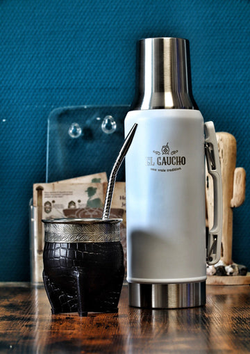 Combo Maté Impérial Deluxe Croco Floral noir avec Thermo Gaucho Blanc 1,2 L et bombilla inox