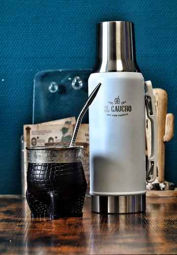 Combo Maté Impérial Deluxe Croco Flor de Lys noir avec Thermo Gaucho Blanc 1,2 L et bombilla inox