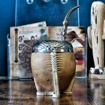 Calebasse Torpedo El Gauchito cuir brut virole alpaca ciselée main artisanat Argentine 260ml