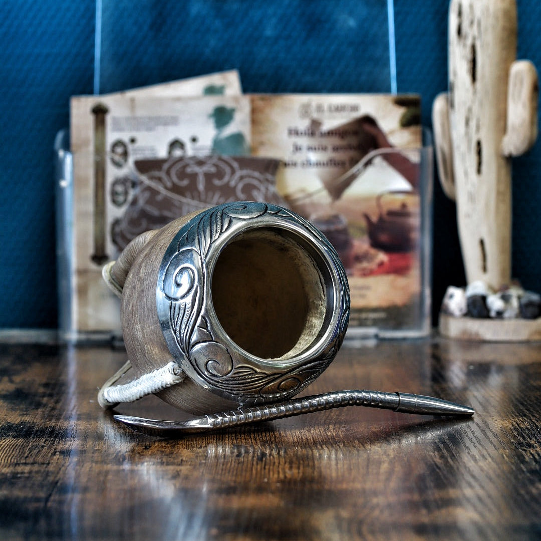 Vue profil maté Torpedo cuir brut couture tiento latérale soguero artisanal