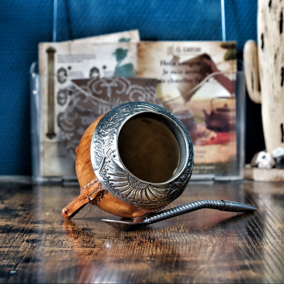 Intérieur et virole ciselée à la main du maté torpedo camel aspect bois, Modèle 2