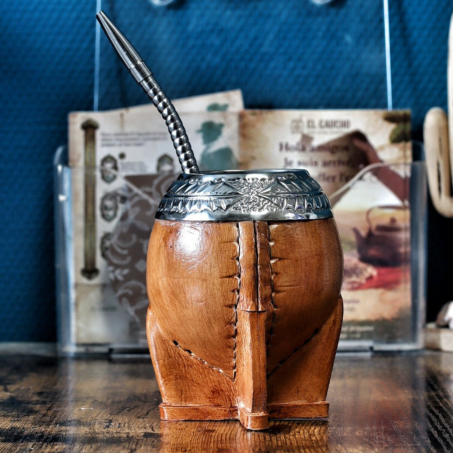 Maté torpedo camel aspect bois — dos avec couture cuir artisanale et bombilla, Modèle 4