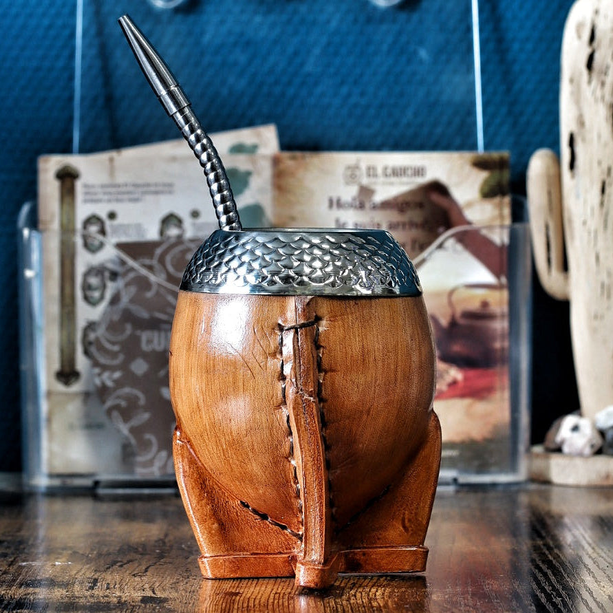 Maté torpedo camel aspect bois — dos avec couture cuir artisanale et bombilla, Modèle 6