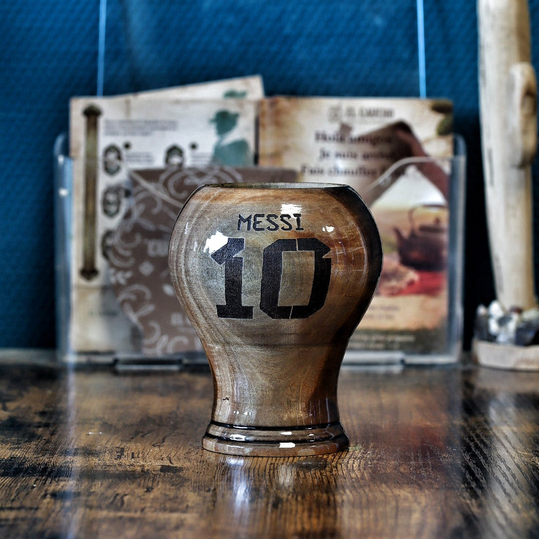 Mate Coupe du Monde en bois d'algarrobo gravé du numéro 10 de Messi