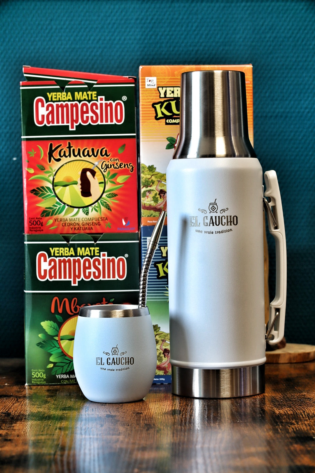 Yerbas terere Kurupi Cedrón-Menta, Kurupi Fitness, Campesino Mbarete et Katuava avec maté et thermo Gaucho