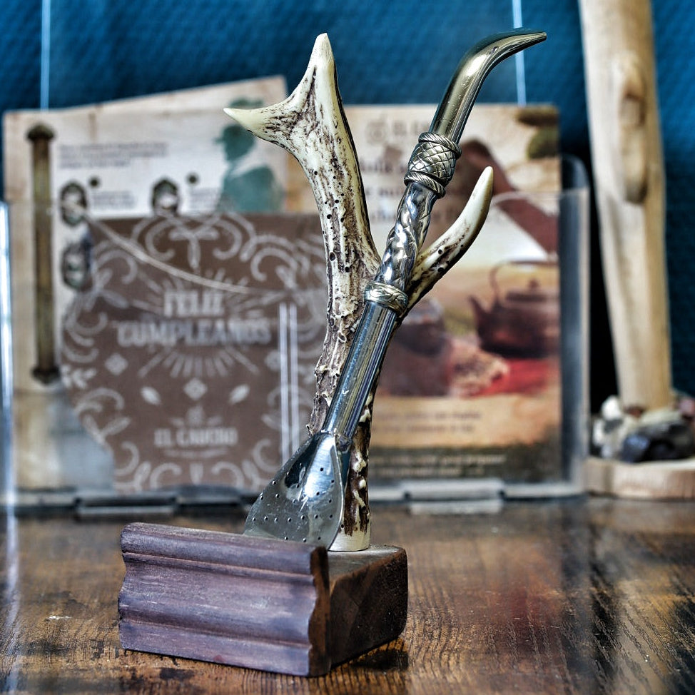 Bombilla Pico de Loro artisanale — bec courbé en bronze et tube en alpaca, El Gaucho