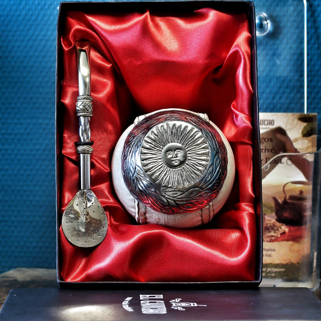 Coffret du maté Torpedo Sol de Mayo : base au soleil gravé et bombilla pico de loro