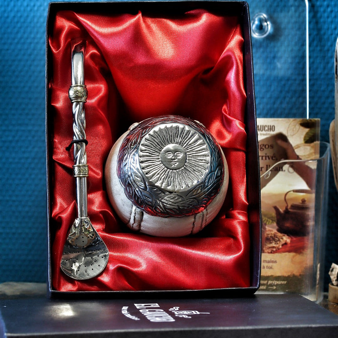 Coffret du maté Torpedo Sol de Mayo : base au soleil gravé et bombilla pico de loro