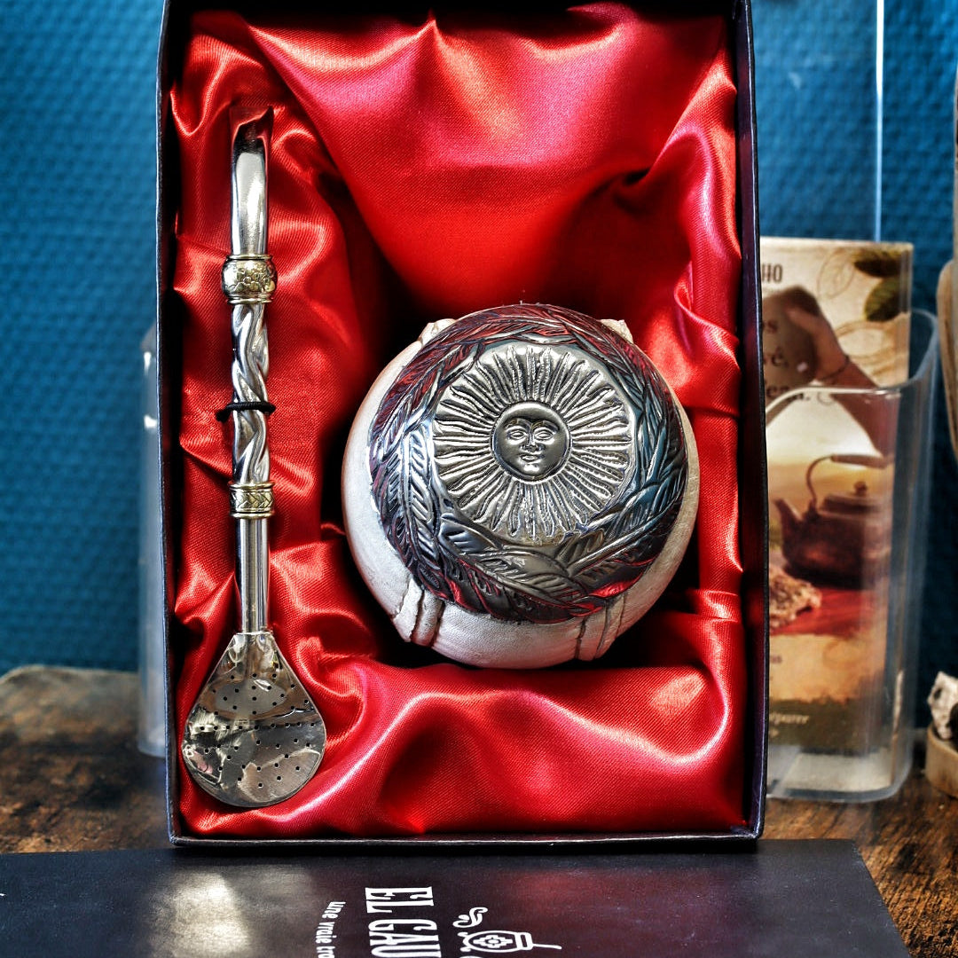 Coffret du maté Torpedo Sol de Mayo : base au soleil gravé et bombilla pico de loro
