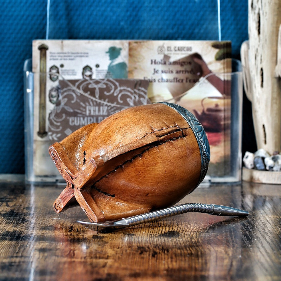Base du maté Torpedo camel bois, cuir cousu à la main sur ses pieds, avec sa bombilla