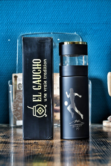 Bouteille infuseur El Gaucho gravée au laser : silhouette du numéro 10 et signature Diego