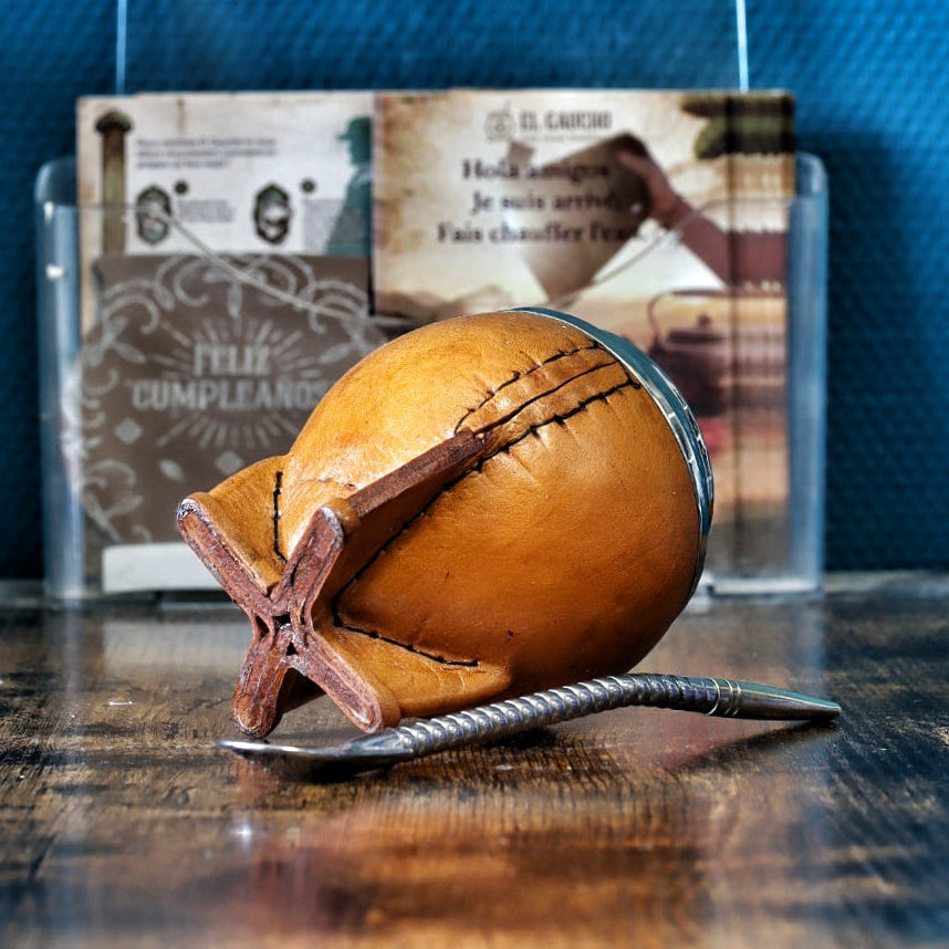 Maté Torpedo Classique Camel — Couture Uruguayenne, Pièce Unique N°1 — vue de profil