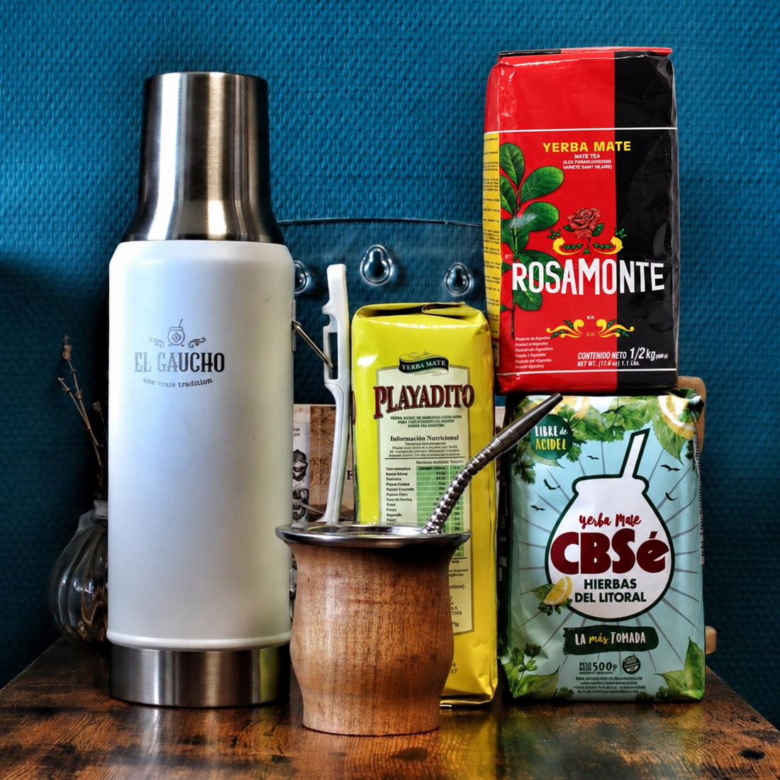 Pack Gaucho Camionero Caroubier avec thermo El Gaucho noir 1,2 L, maté camionero en bois de caroubier, bombilla inox et yerbas Rosamonte, Playadito et CBSé Hierbas del Litoral