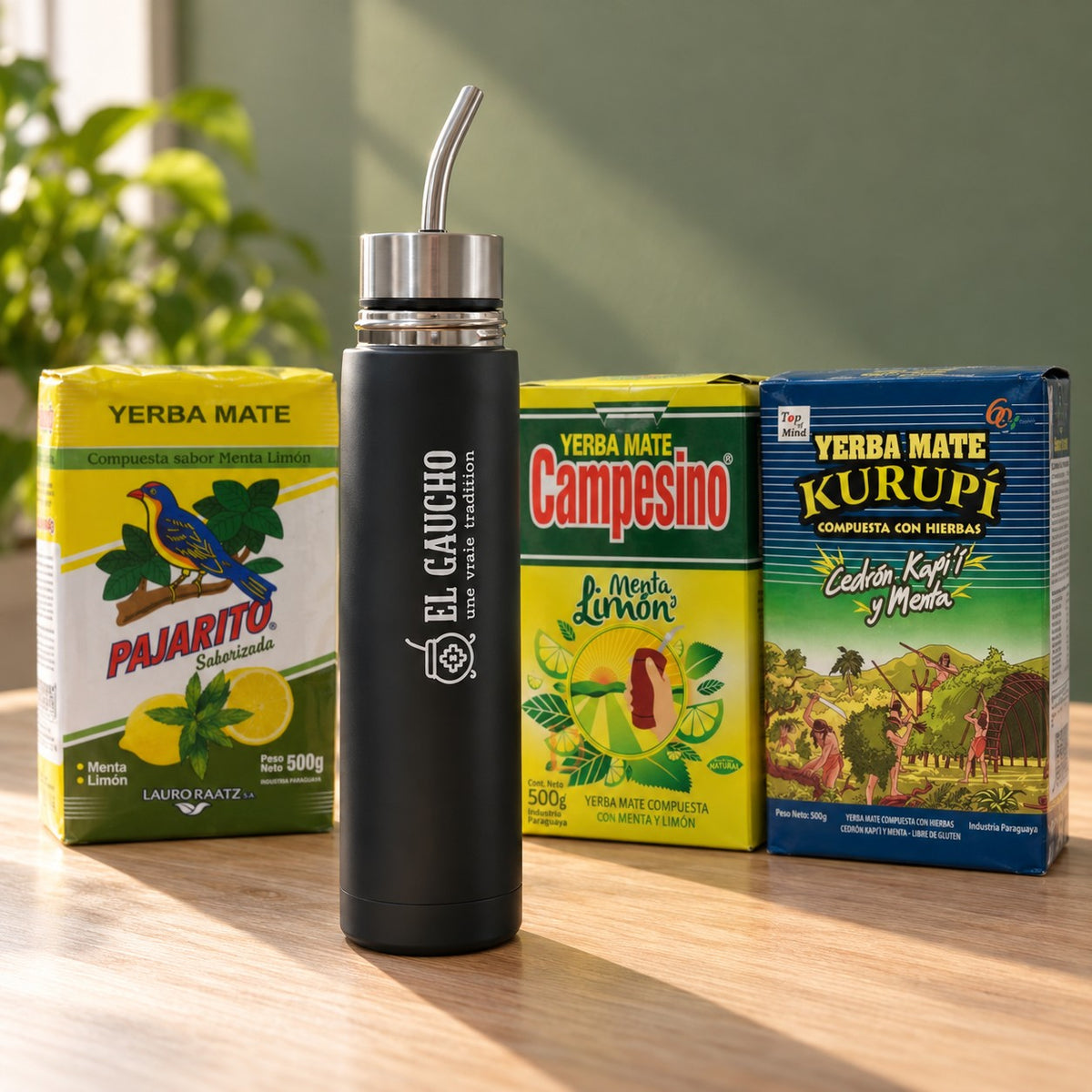 Mate Listo 500 ml et trois yerbas du Paraguay de 500 g : Pajarito, Campesino et Kurupi. Menthe, citron et cédron pour varier les infusions.
