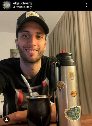 Rodrigo Bentancur avec sont mate gaucho