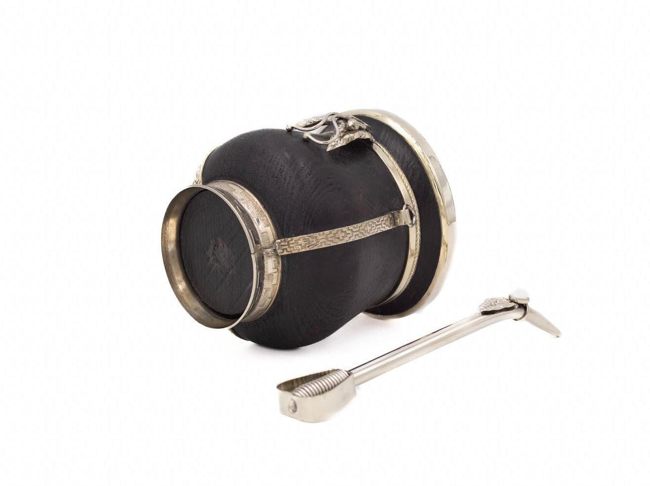 Profil opposé : ceinture arrière en alpaca, décor de nacre visible.