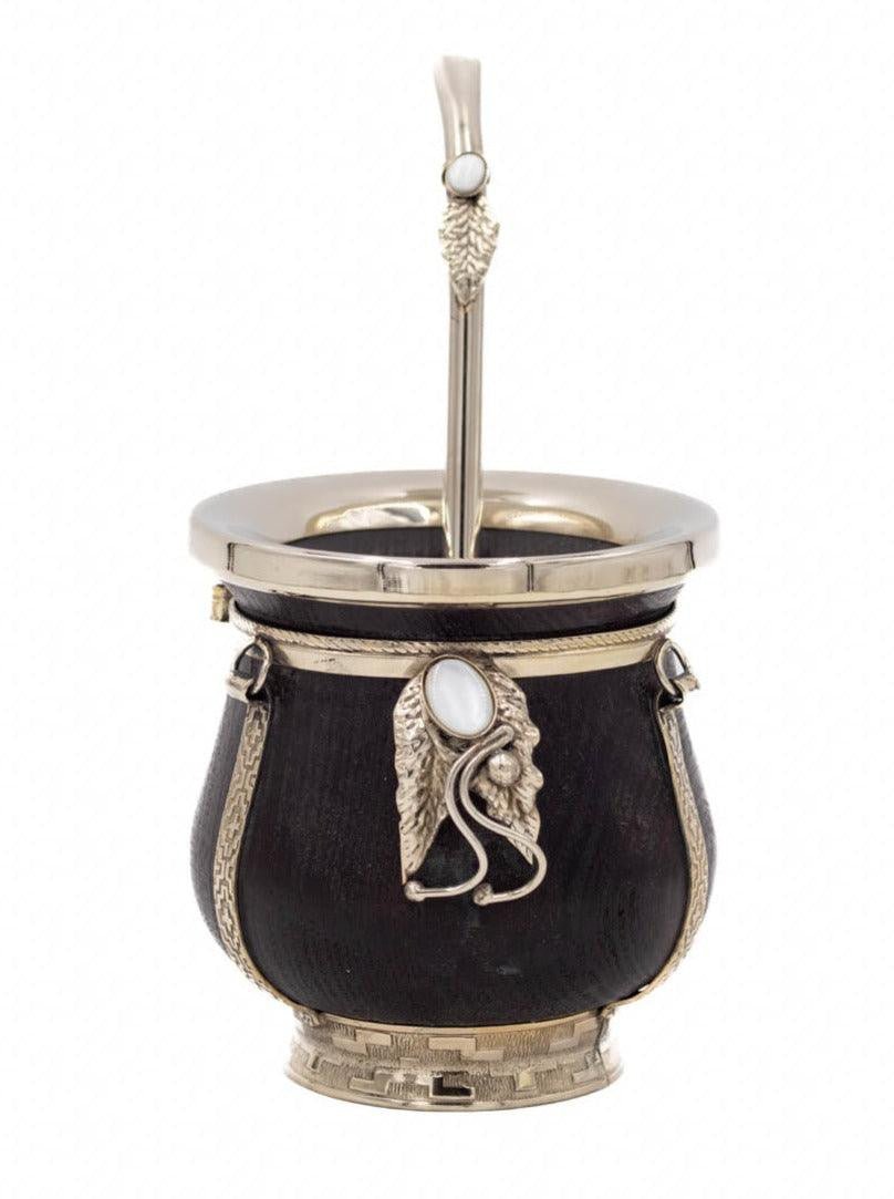 Mate Camionero en caroubier, virole en alpaca, incrustations de nacre, bombilla assortie.