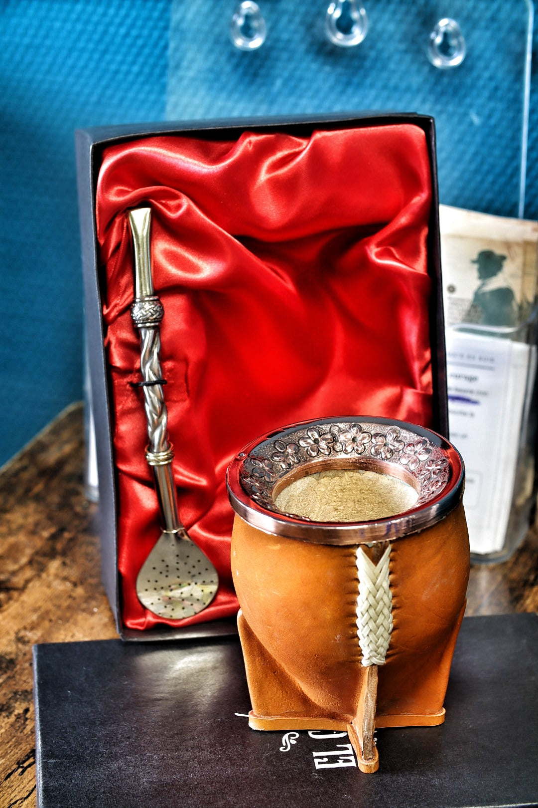 Set complet : Maté Camionero Orfebre, bombillón torsadé et coffret satin rouge El Gaucho.