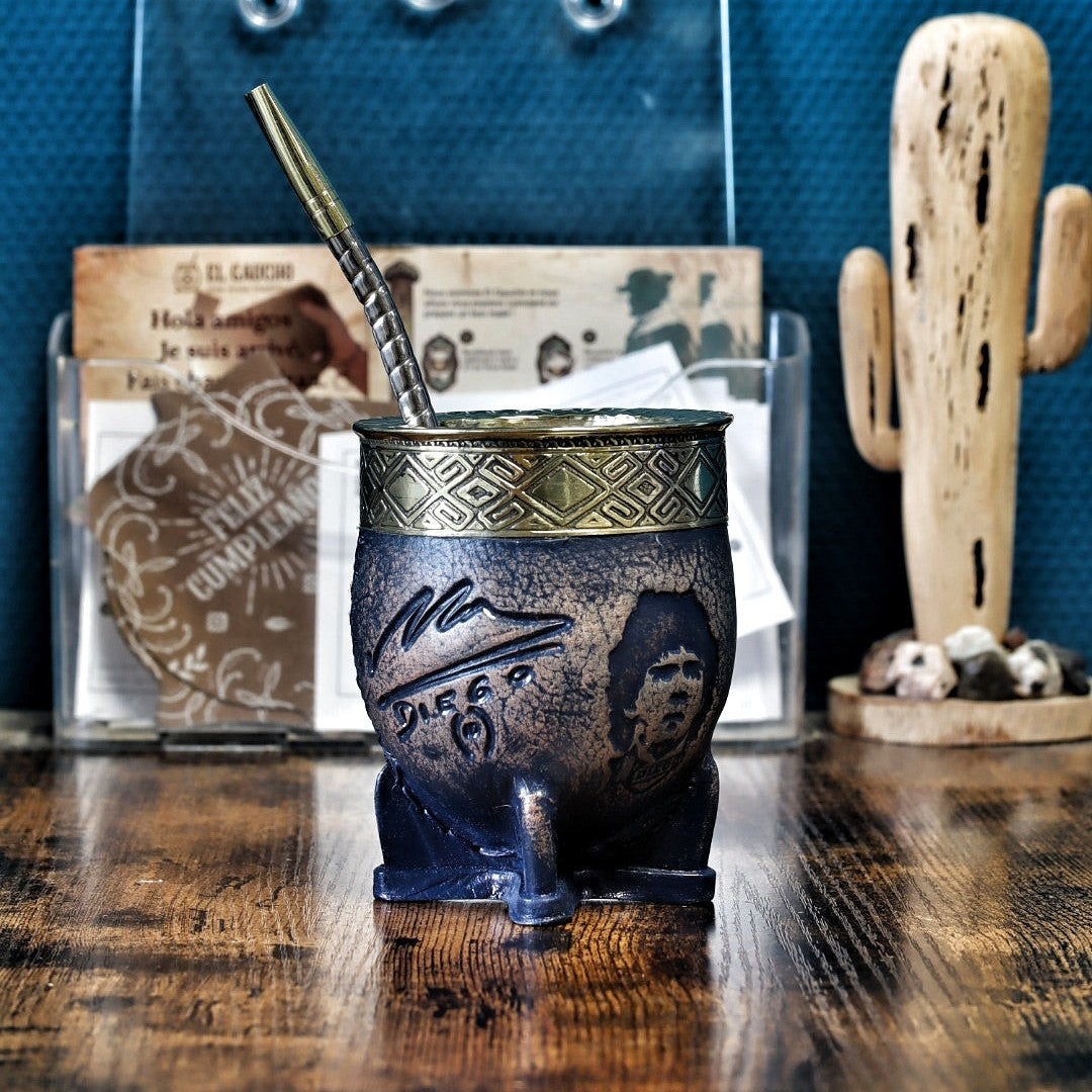 Imperial Maradona Aztèque N°1 — Boca Edition 260ml : face Diego, avec sa signature et son visage gravés dans le cuir