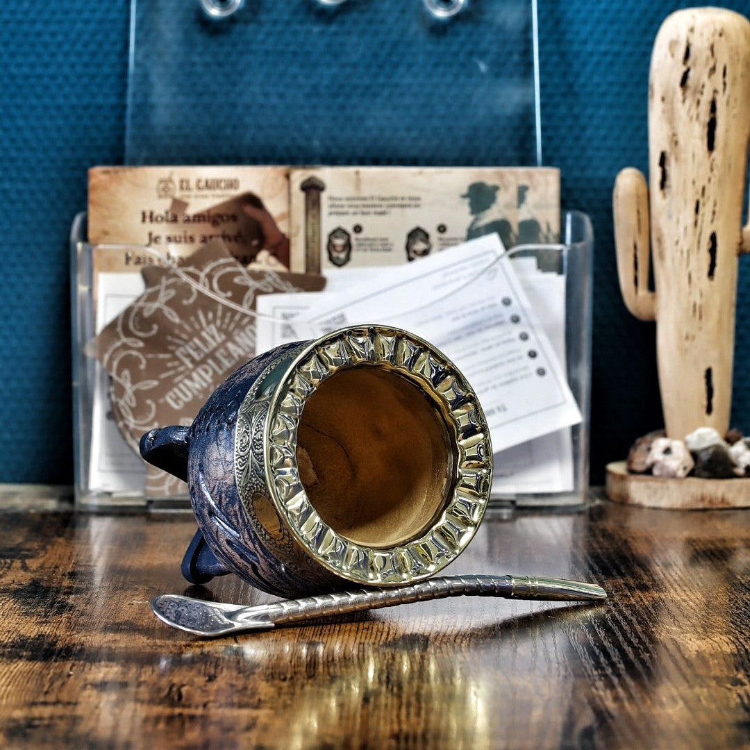 Imperial Maradona Abstrait N°1 — Boca Edition 260ml vu de dessus : intérieur en calebasse et virole en bronze ciselée