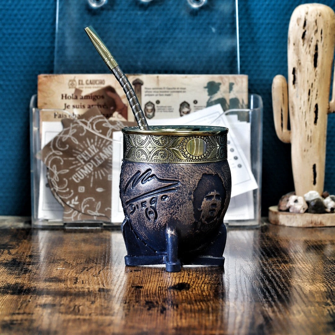 Imperial Maradona Abstrait N°2 — Boca Edition 260ml : face écusson de Boca Juniors et écusson AFA aux trois étoiles, virole en bronze ciselée