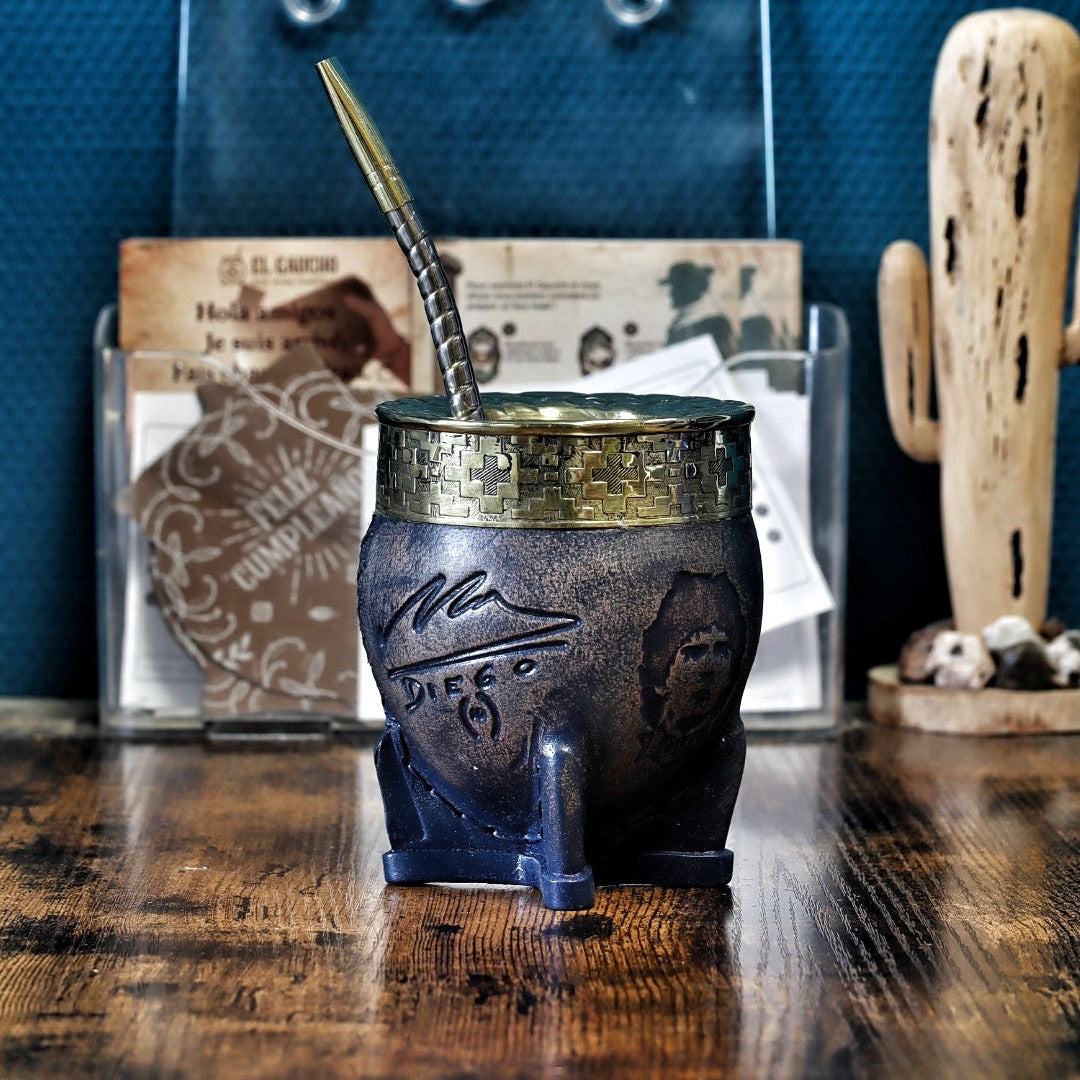 Imperial Maradona Fleje Pampa N°2 — Boca Edition 260ml : face écusson de Boca Juniors et écusson AFA aux trois étoiles, virole en bronze ciselée