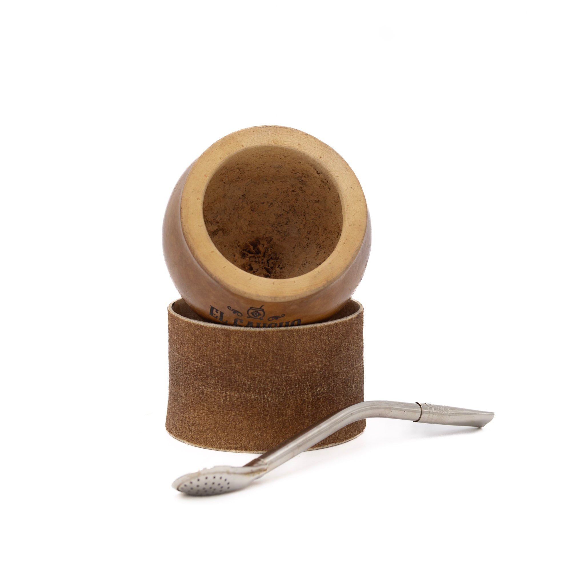 Ensemble maté Rustique Criollo avec calebasse en bois gravée El Gaucho, sous-verre en cuir brut et bombilla inox, vue de façe