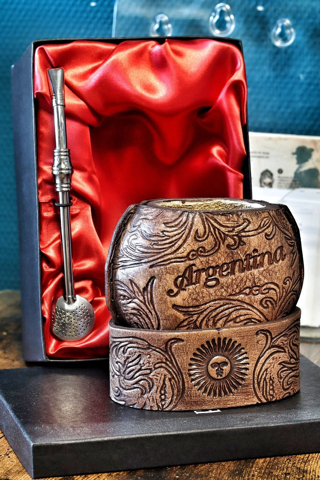 Maté galleta baroque « Argentina » dans son coffret cadeau, avec la bombilla en acier inox